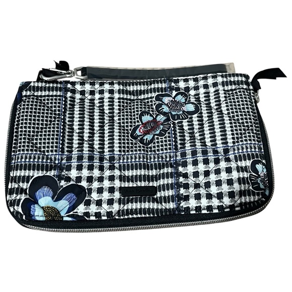 Vera Bradley RFID Wristlet Purse On The Go in Bedford Plaid New Floral - Picture 1 of 9